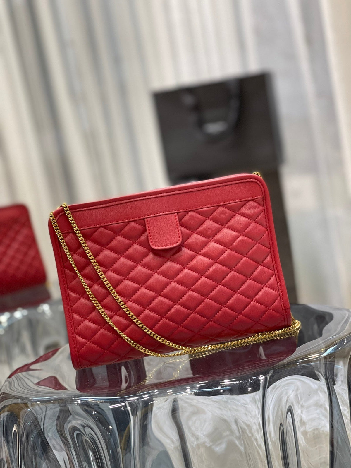 VICTOIRE 25 RED LAMBSKIN GOLD HARDWARE