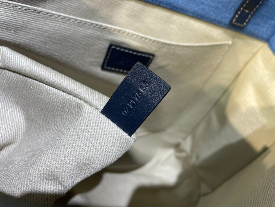 MEDIUM STRAP WOODY TOTE BAG 37 IN BLUE DENIM CANVAS DARK BLUE CALFSKIN