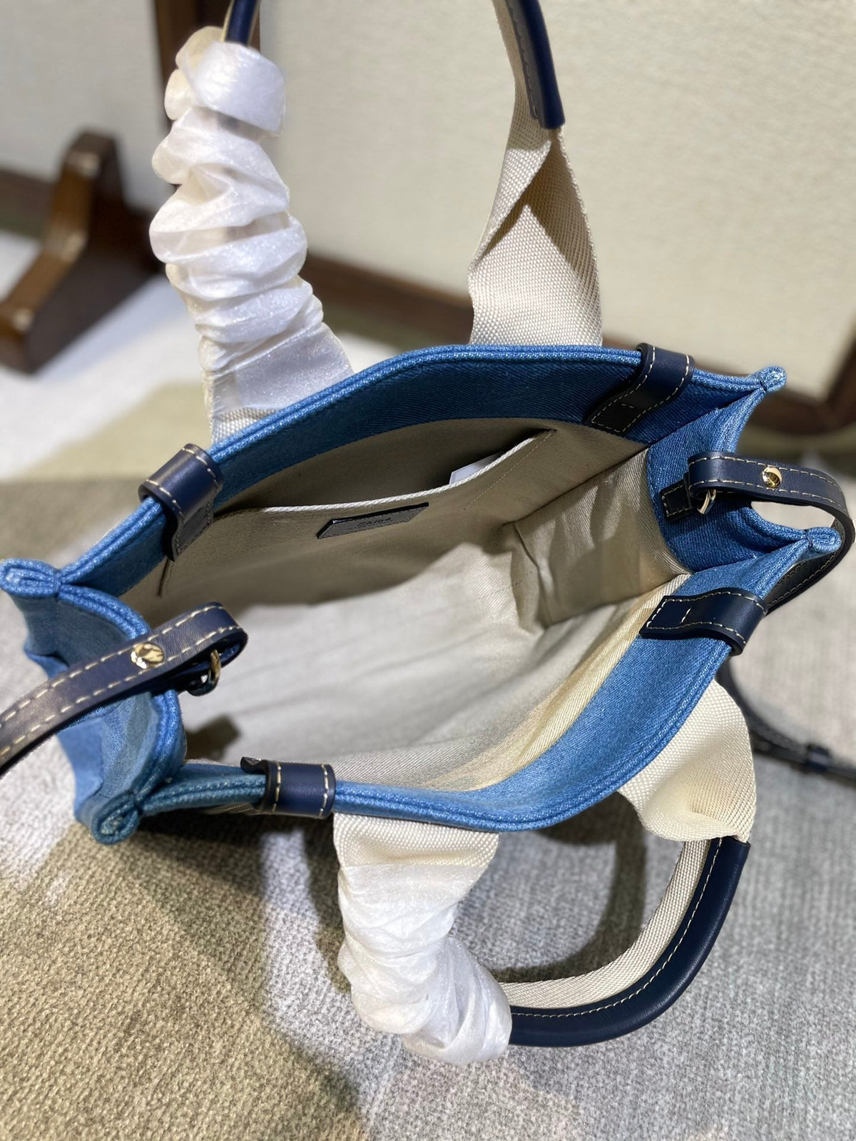 SMALL STRAP WOODY TOTE BAG 26.5 IN BLUE DENIM CANVAS DARK BLUE CALFSKIN