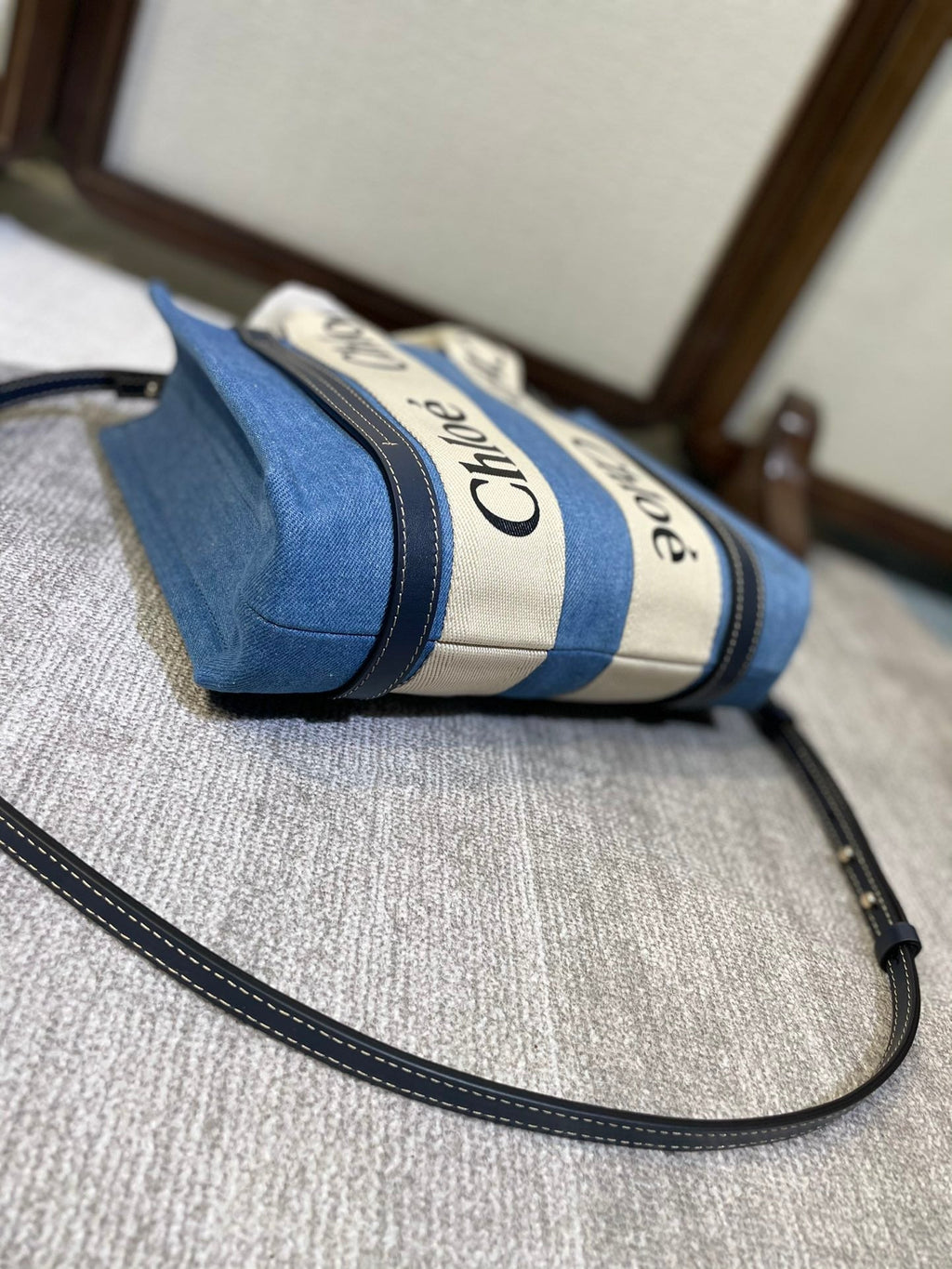 SMALL STRAP WOODY TOTE BAG 26.5 IN BLUE DENIM CANVAS DARK BLUE CALFSKIN