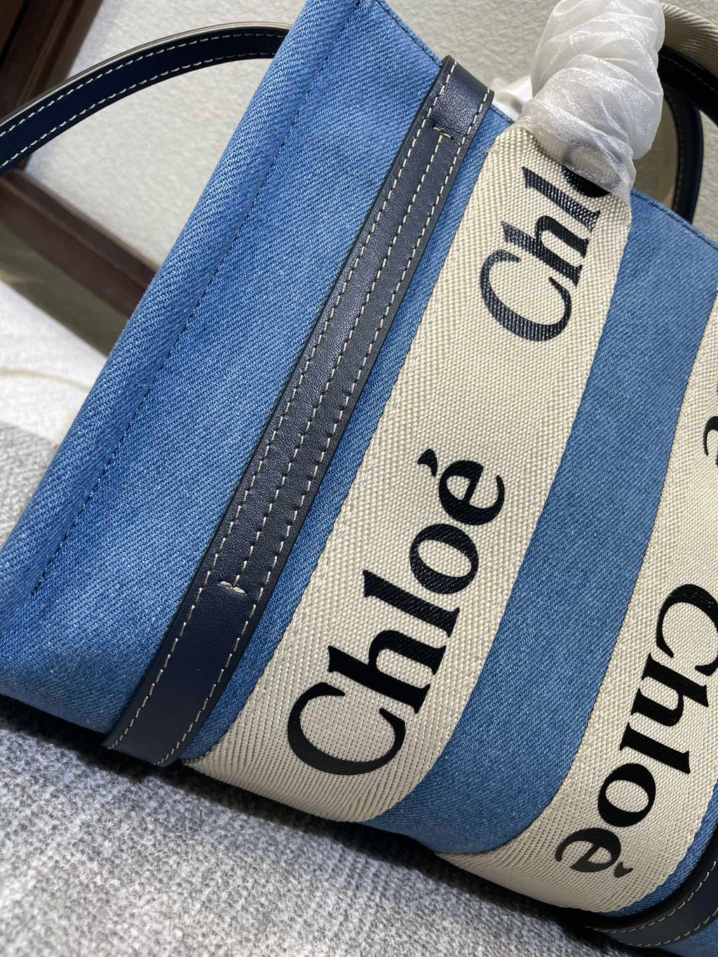 SMALL STRAP WOODY TOTE BAG 26.5 IN BLUE DENIM CANVAS DARK BLUE CALFSKIN
