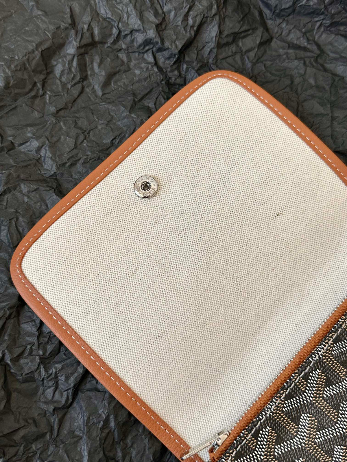 PLUMET POCKET WALLET 20 IN BLACK GOYARDINE CANVAS AND TAN LAMBSKIN TRIM