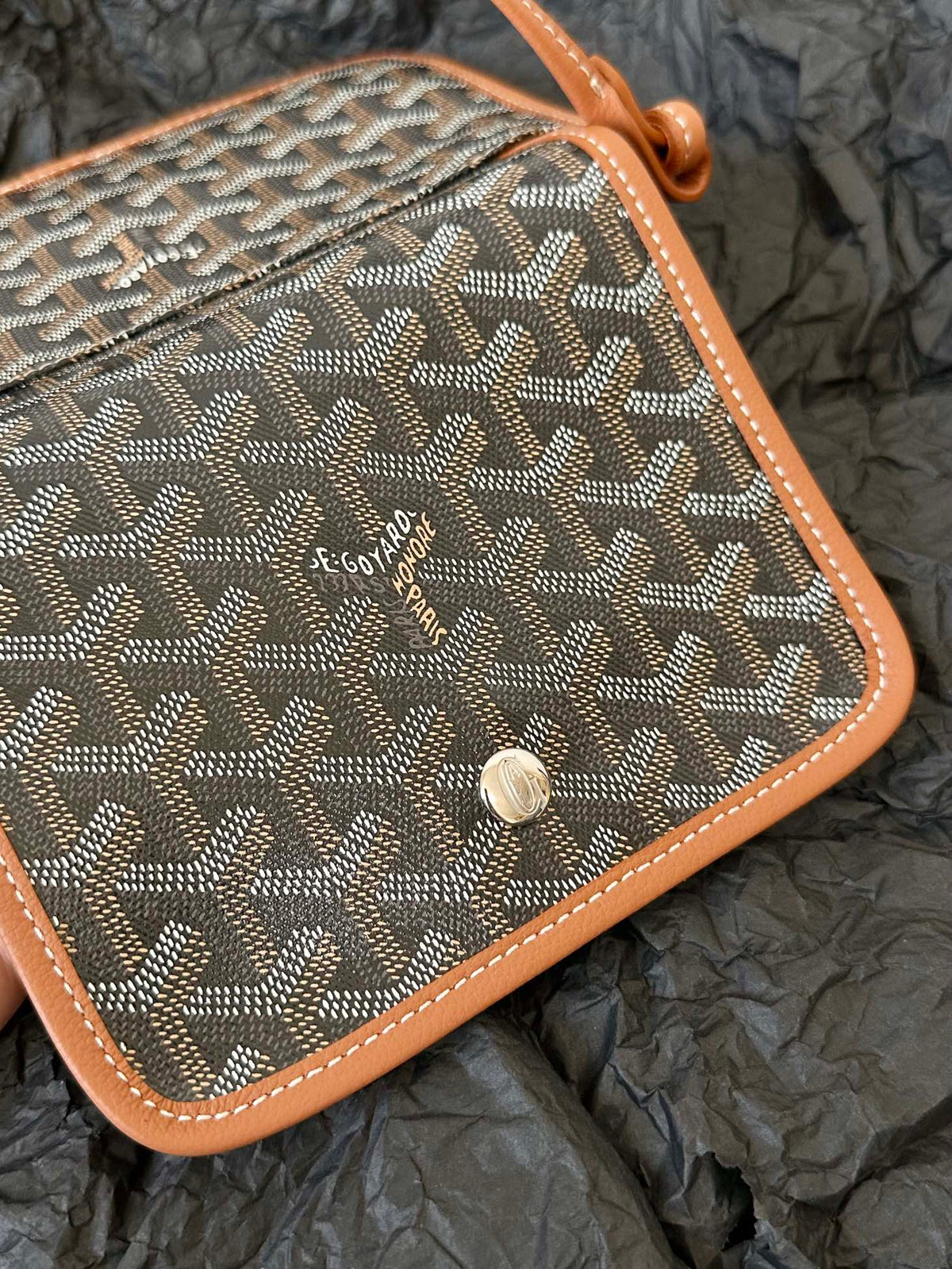 PLUMET POCKET WALLET 20 IN BLACK GOYARDINE CANVAS AND TAN LAMBSKIN TRIM