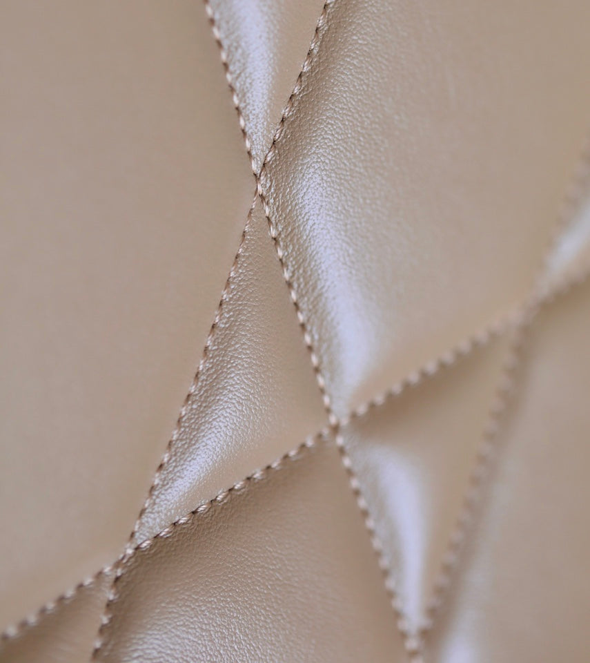 MEDIUM TOTE BOOK 26 BAG IN BEIGE CREAM CALFSKIN