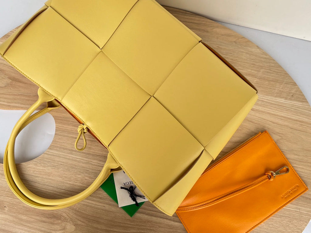 BOTTEGA VENETA ARCO TOTE 36 IN CHENIN YELLOW CALFSKIN