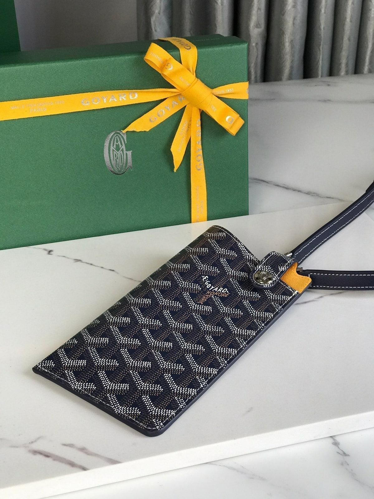 MONTMARTRE GM CASE 18 IN NAVY BLUE GOYARDINE CANVAS