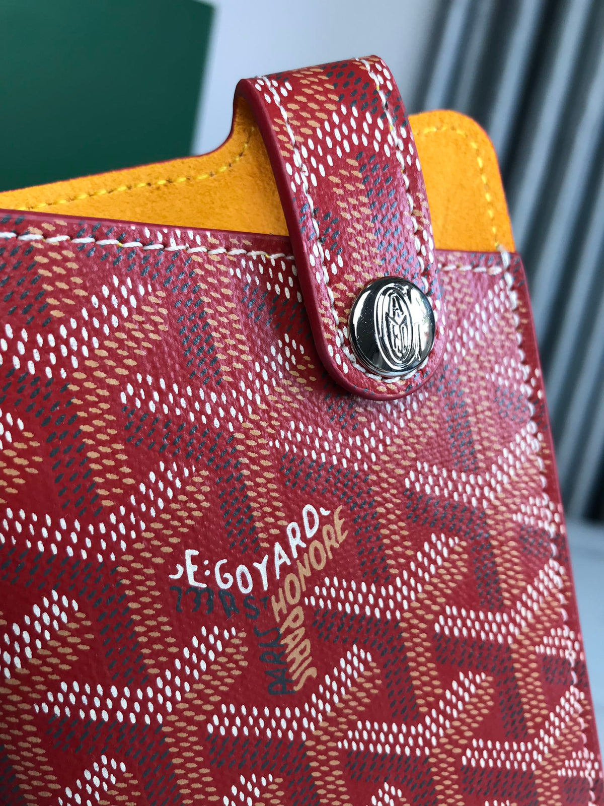 MONTMARTRE GM CASE 18 IN CLASSIC RED GOYARDINE CANVAS