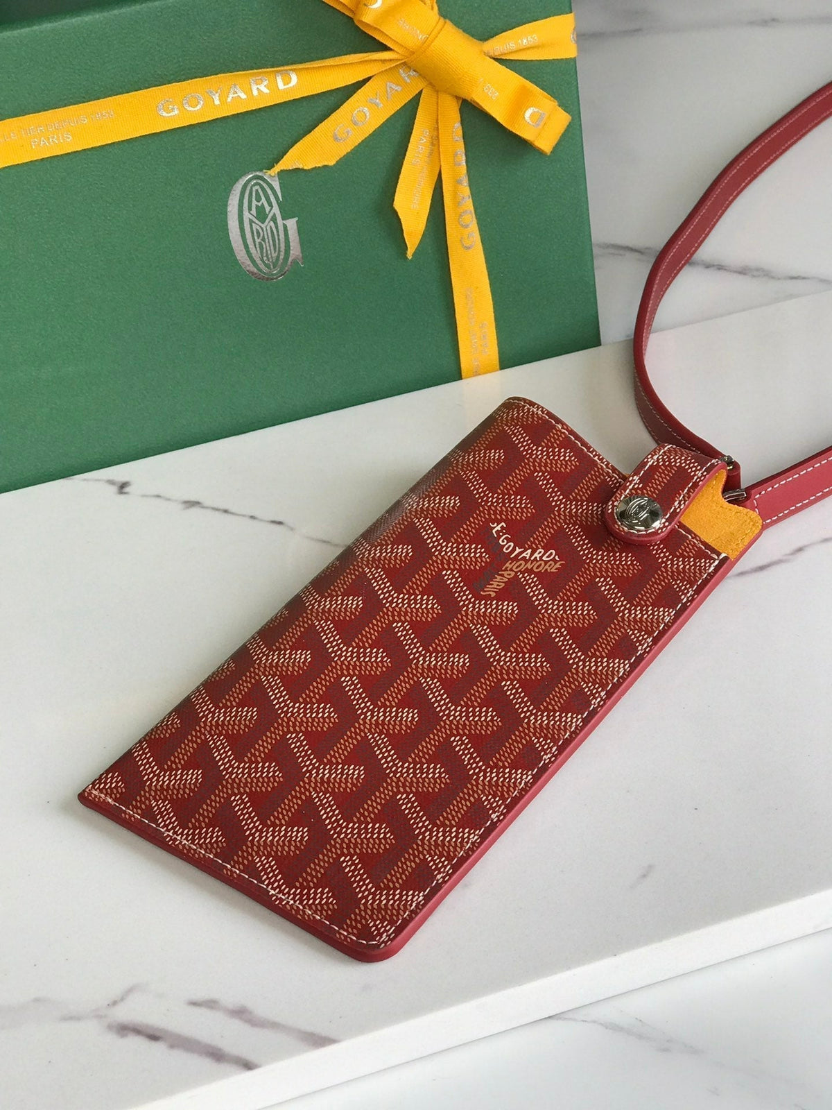 MONTMARTRE GM CASE 18 IN CLASSIC RED GOYARDINE CANVAS