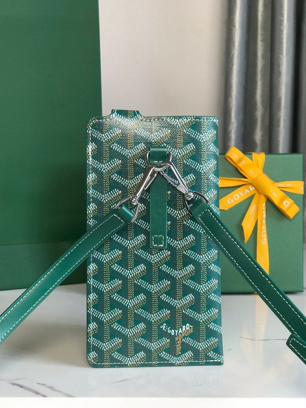 MONTMARTRE GM CASE 18 IN GREEN GOYARDINE CANVAS