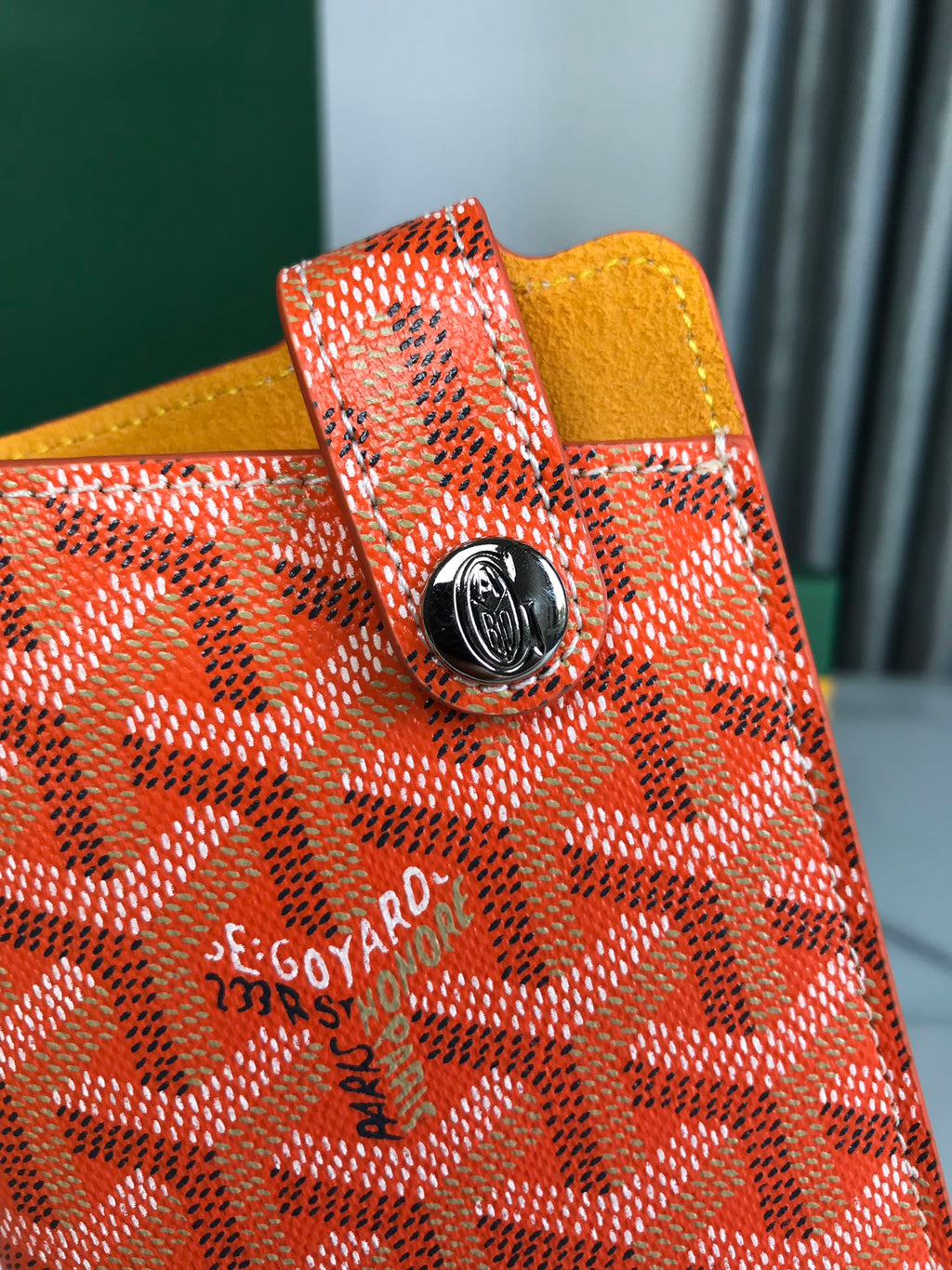 MONTMARTRE GM CASE 18 IN ORANGE GOYARDINE CANVAS