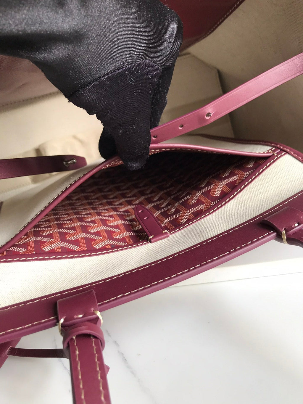 BELLECHASSE BIAUDE PM BAG 36 IN WINE RED GOYARDINE CANVAS AND CALFSKIN TRIM