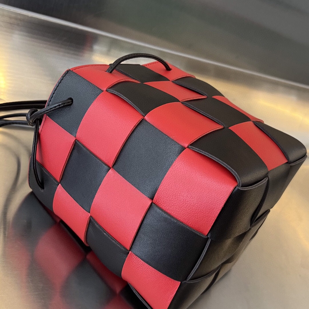BOTTEGA VENETA SMALL CASSETTE BUCKET 18 IN RED MIX BLACK CALFSKIN