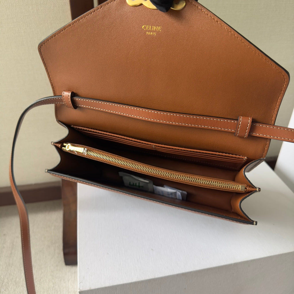CELINE 25S WALLET MARGO 22MM IN BLACK TRIOMPHE CANVAS AND BROWN CALFSKIN