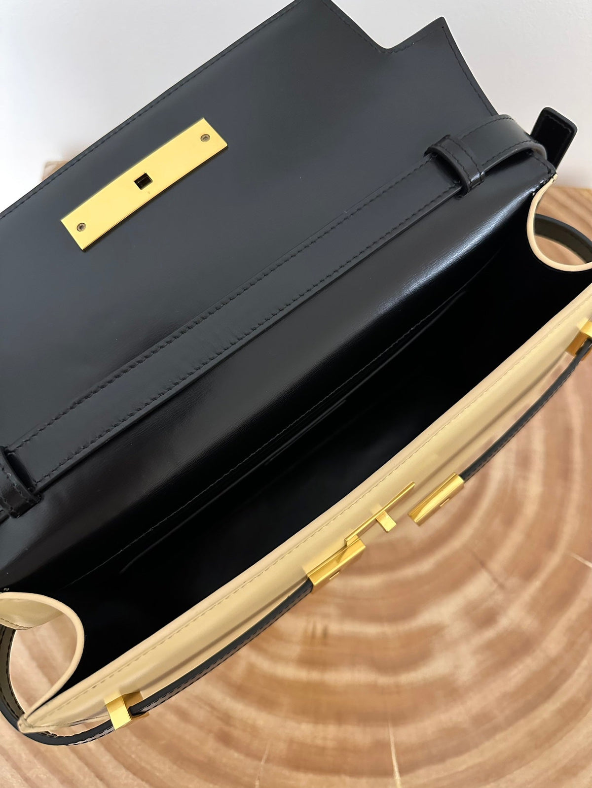 MANHATTAN 29 TOP-HANDLE IN SMOOTH BLACK BEIGE CALFSKIN