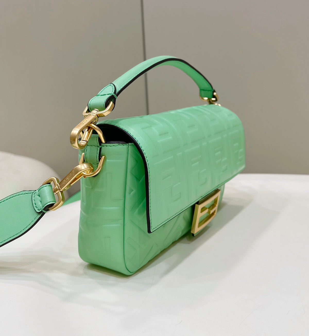 BAGUETTE WITH FF MOTIF 27 IN DE YORK GREEN SOFT LAMBSKIN GOLD HARDWARE