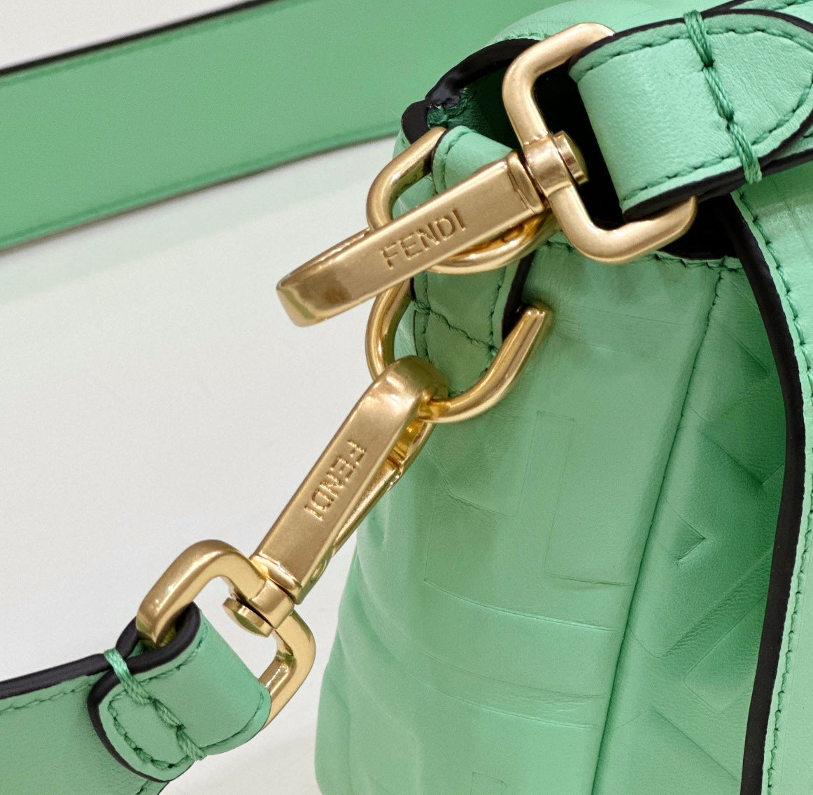 BAGUETTE WITH FF MOTIF 27 IN DE YORK GREEN SOFT LAMBSKIN GOLD HARDWARE