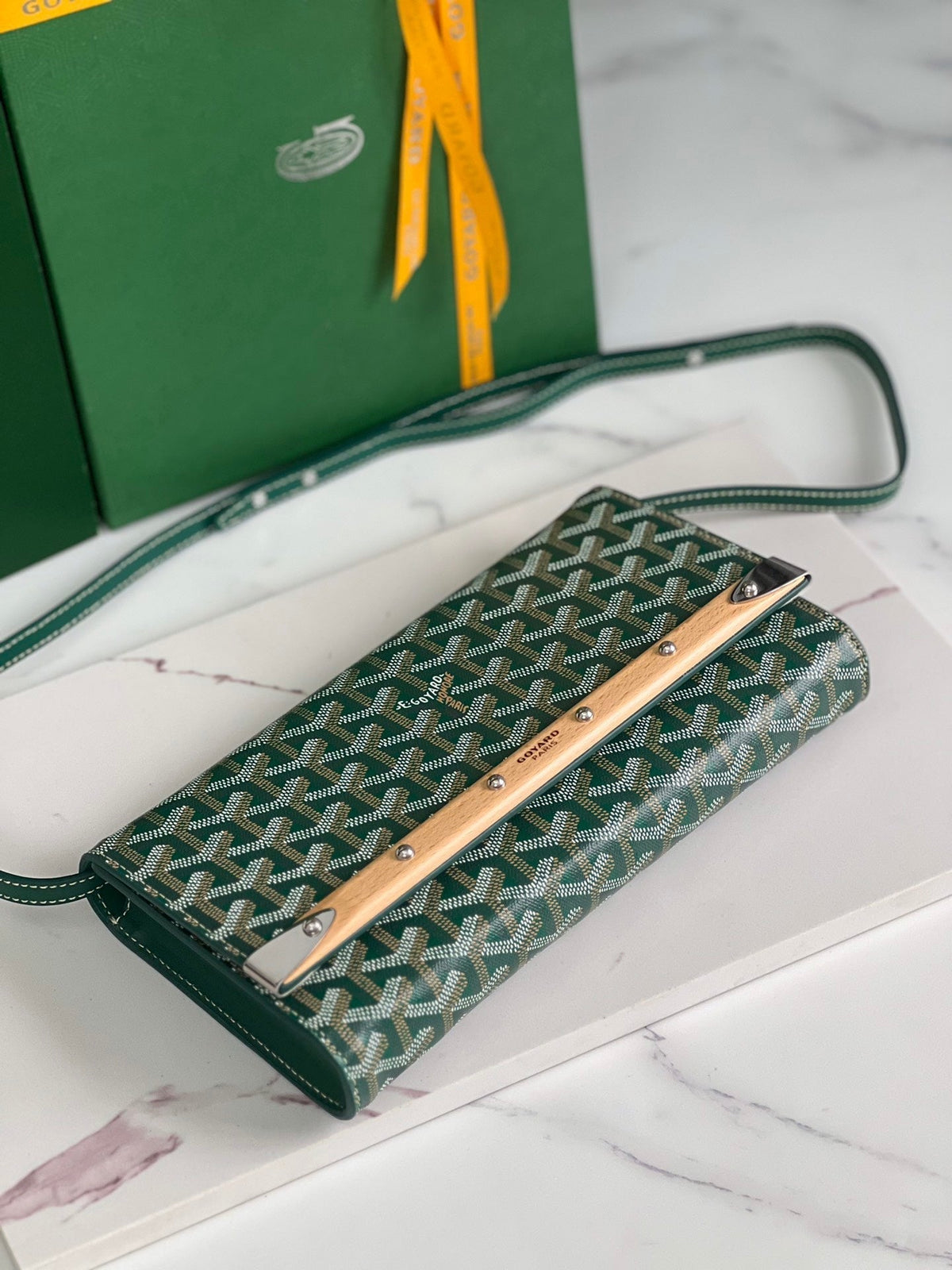 MONTE-CARLO PM CLUTCH 25 IN GREEN GOYARDINE CANVAS