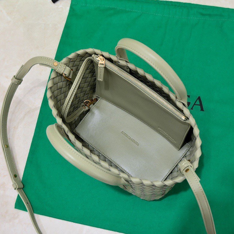 BOTTEGA VENETA Mini Cabat 20cm Light Green Lambskin Ghw