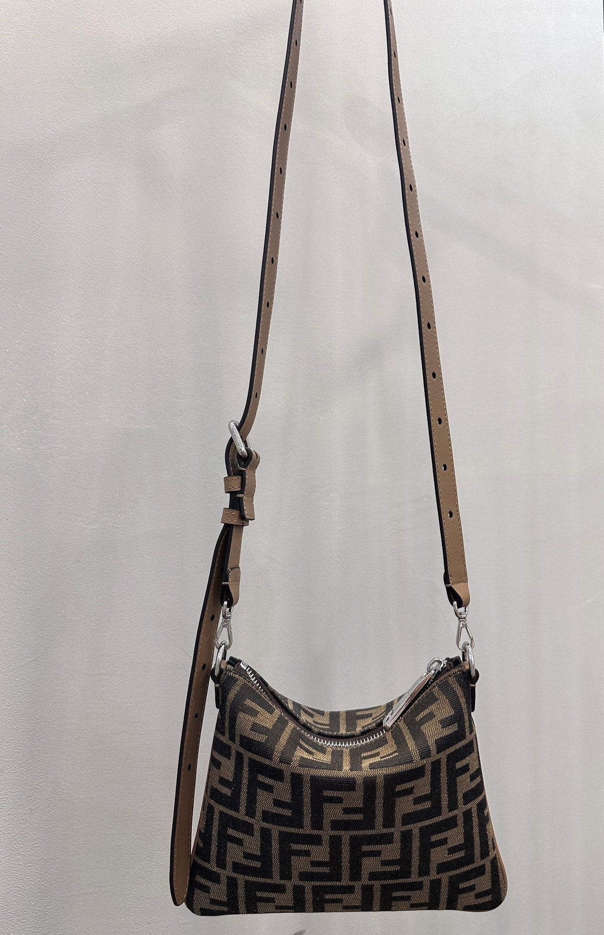 SHOULDER BAG 19 WITH FF MOTIF IN BROWN JACQUARD FABRIC