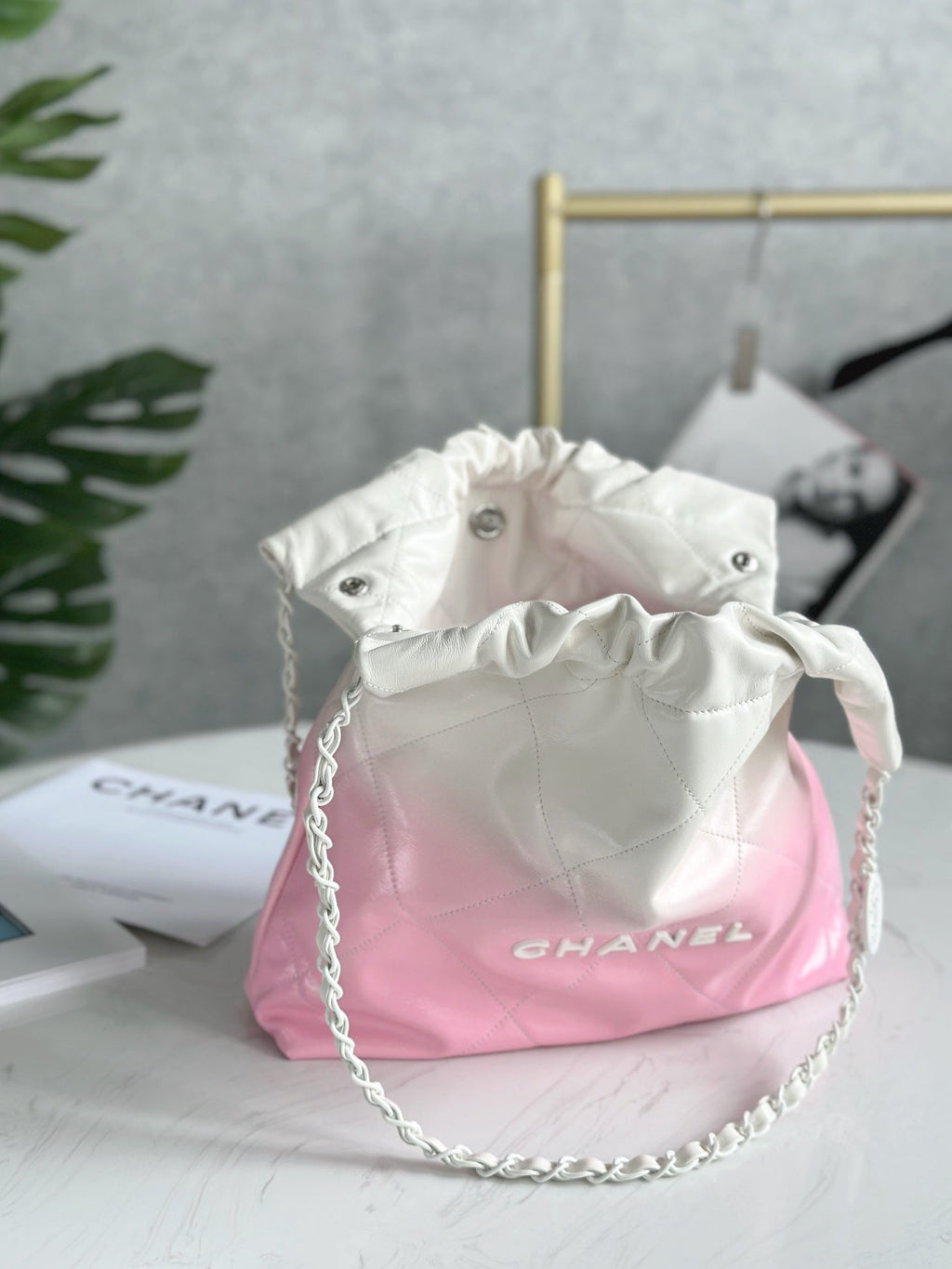 CHANEL 22 BAG 25S 37 CM IN PASTEL PINK MIX WHITE LAMBSKIN WITH WHITE HARDWARE