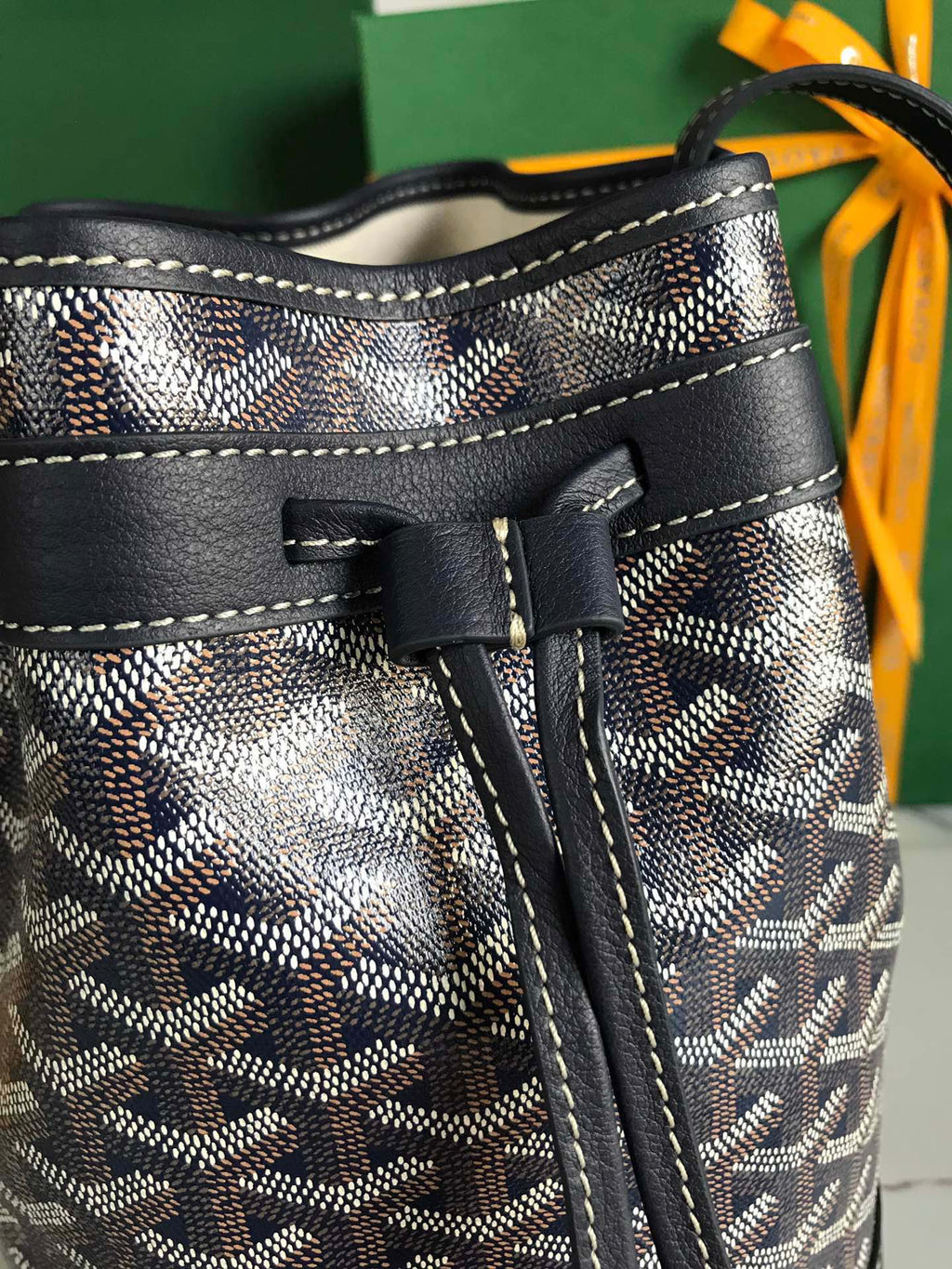 PETIT FLOT BUCKET BAG 22 IN NAVY BLUE GOYARDINE CANVAS AND LAMBSKIN TRIM