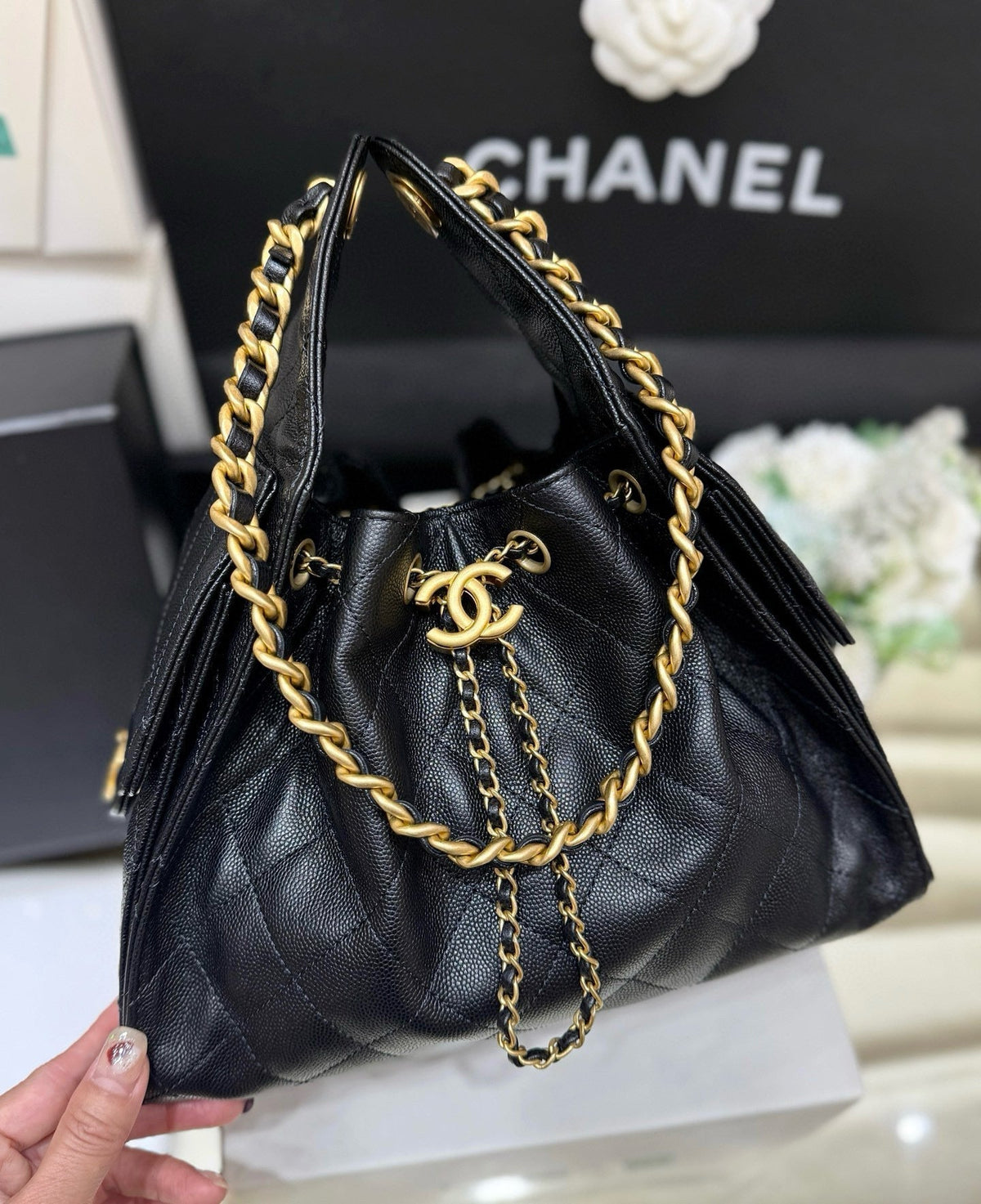 CHANEL 25 HANDBAG IN BLACK 30 GRAINED CALFSKIN GOLD HARDWARE