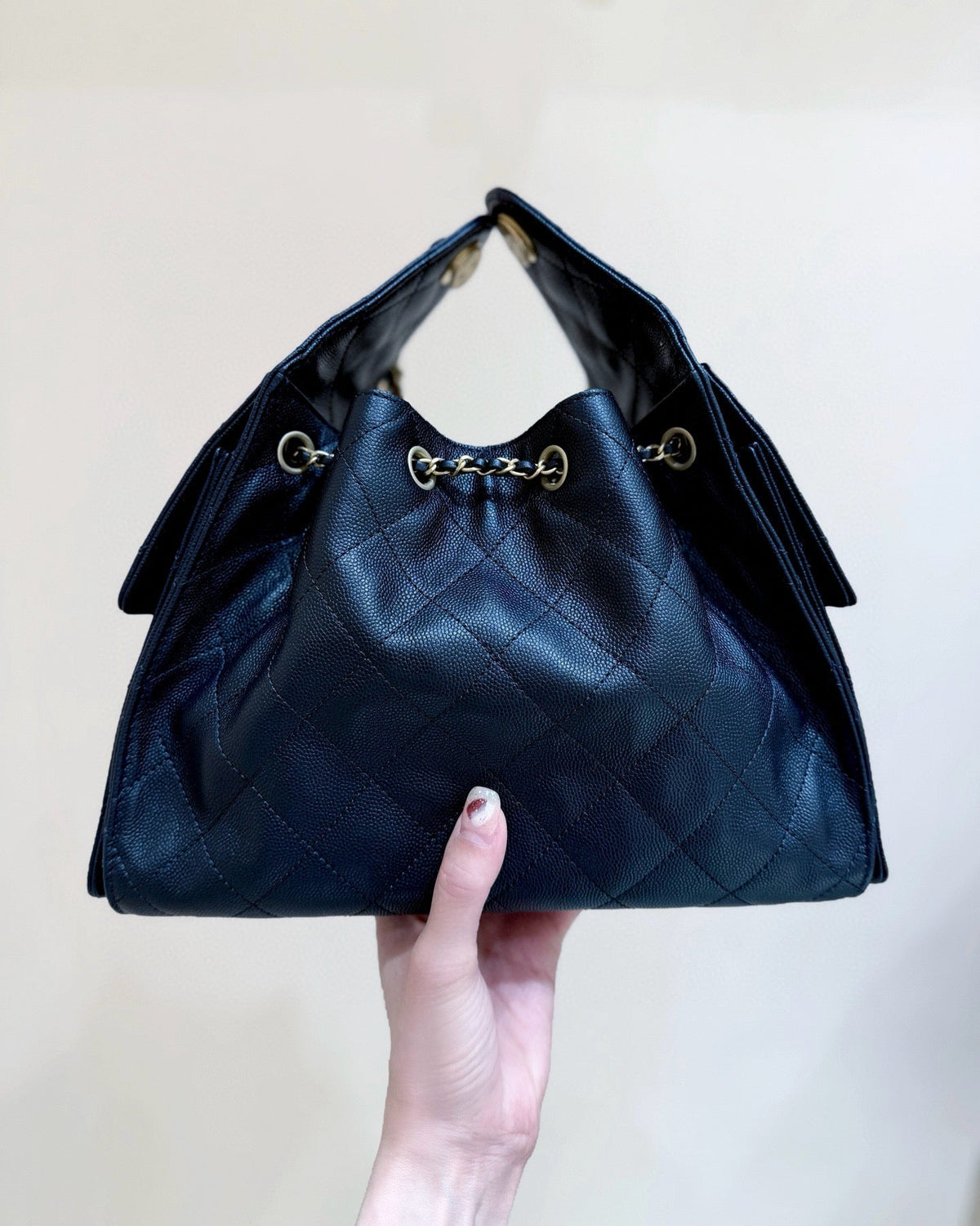 CHANEL 25 HANDBAG IN BLACK 30 GRAINED CALFSKIN GOLD HARDWARE