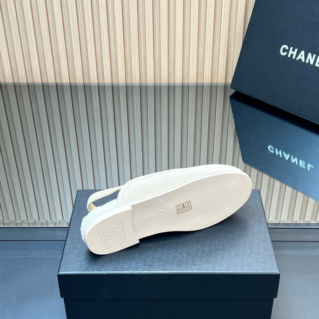 CHANEL 25S BACK STRAP MULE 15MM IN IVORY SUEDE AND WOOL GOLD HARDWRE