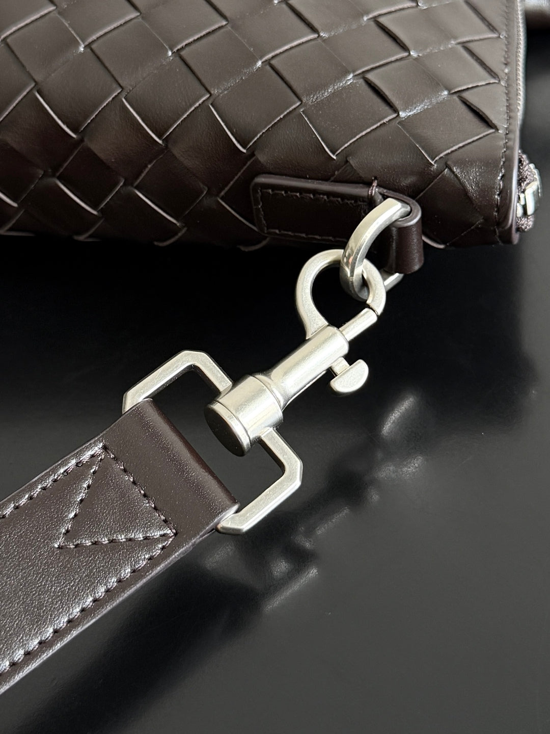 BOTTEGA VENETA 25S ANDIAMO LARGE INTRECCIATO 39 IN DARK BROWN CALFSKIN