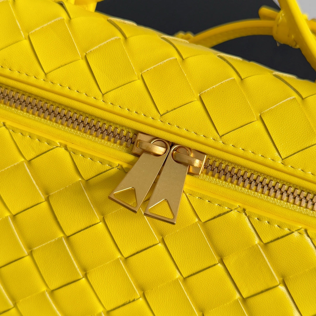 BOTTEGA VENETA 25S BANG BANG 22 IN LEMON YELLOW INTRECCIATO CALFSKIN GOLD HARDWARE