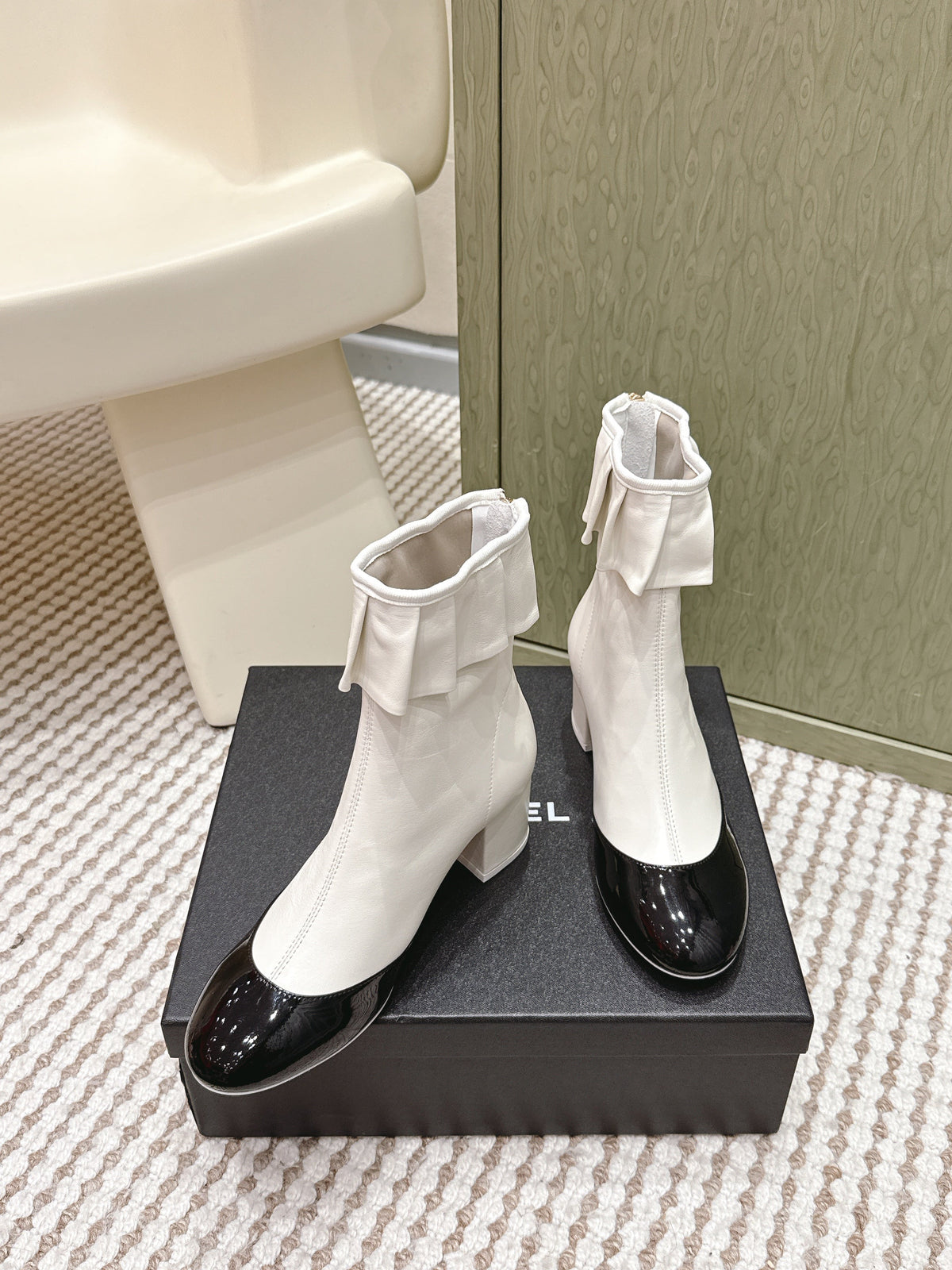 CHANEL 25S ANKLE BOOTS IN  WHITE CALFSKIN AND BLACK GLOSSY TOE RUCHED