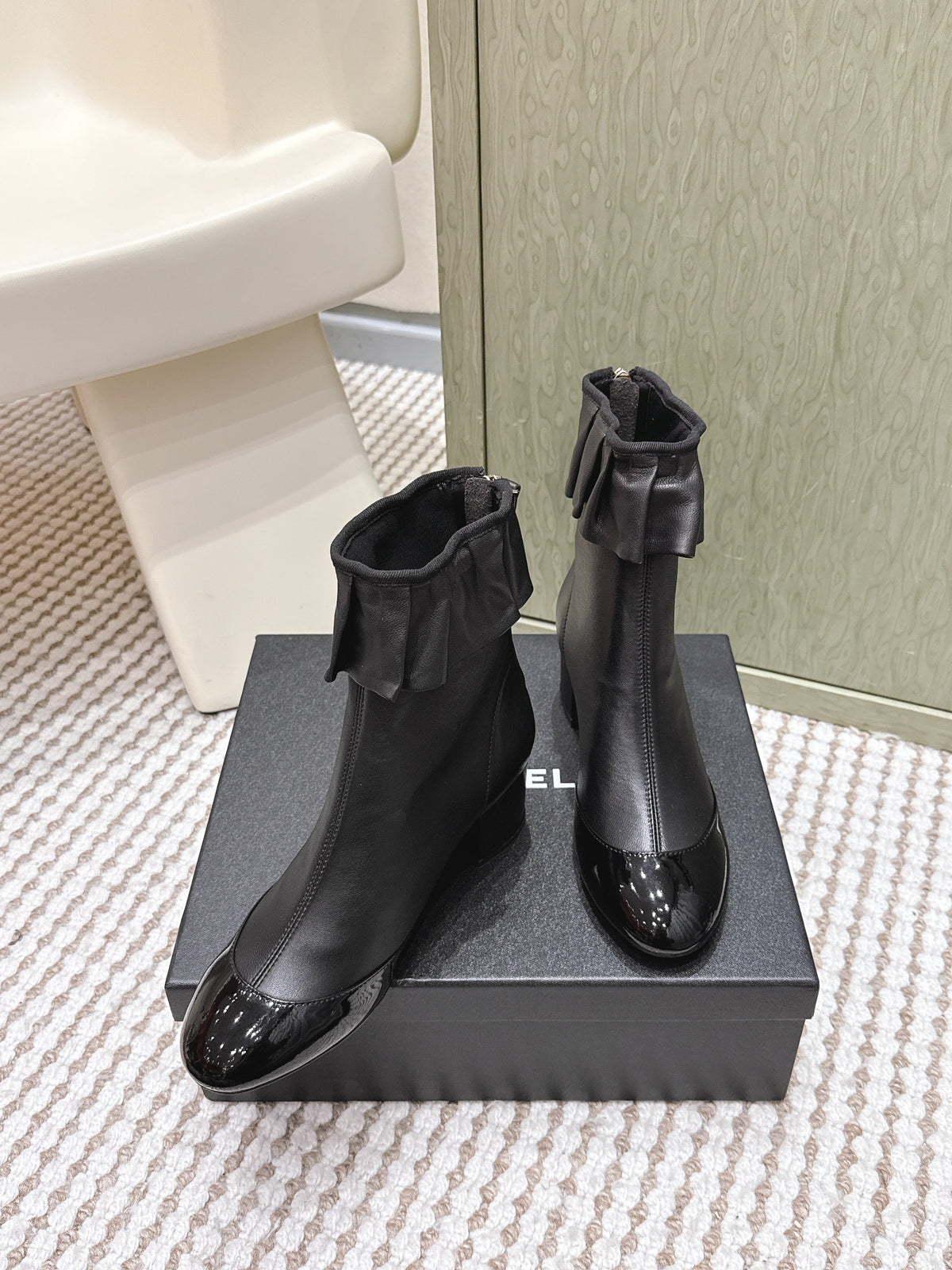 CHANEL 25S ANKLE BOOTS IN BLACK CALFSKIN GLOSSY TOE RUCHED