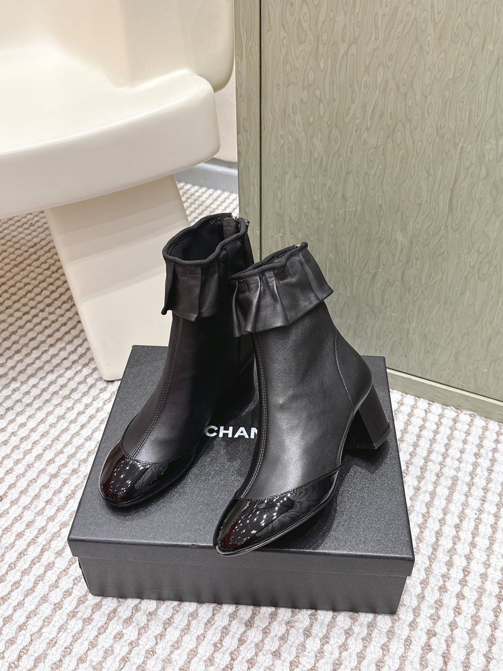 CHANEL 25S ANKLE BOOTS IN BLACK CALFSKIN GLOSSY TOE RUCHED