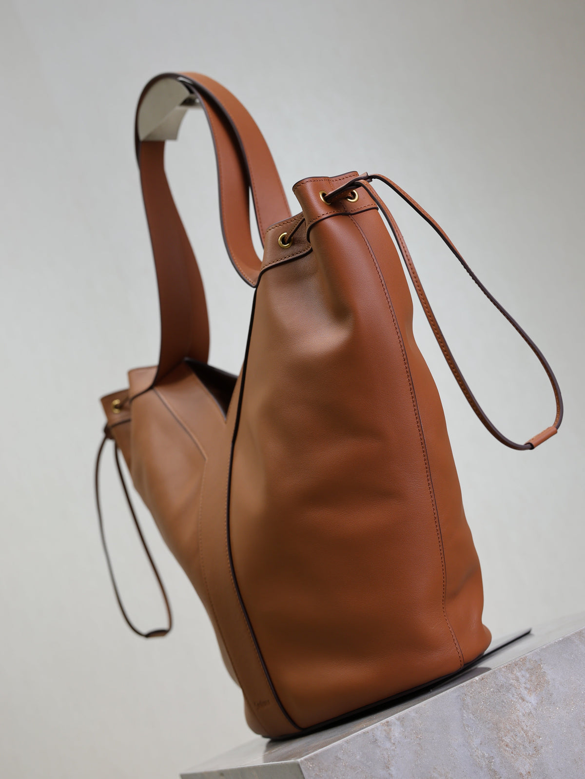 YSL 25S Y LARGE HOBO 50 IN CARAMEL CALFSKIN GOLD HARDWRE