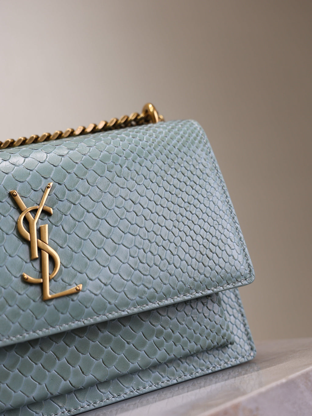 YSL 25S SUNSET MEDIUM 22 IN LIGHT BLUE CROCODILE-EMBOSSED CALFSKIN GOLD HARDWARE