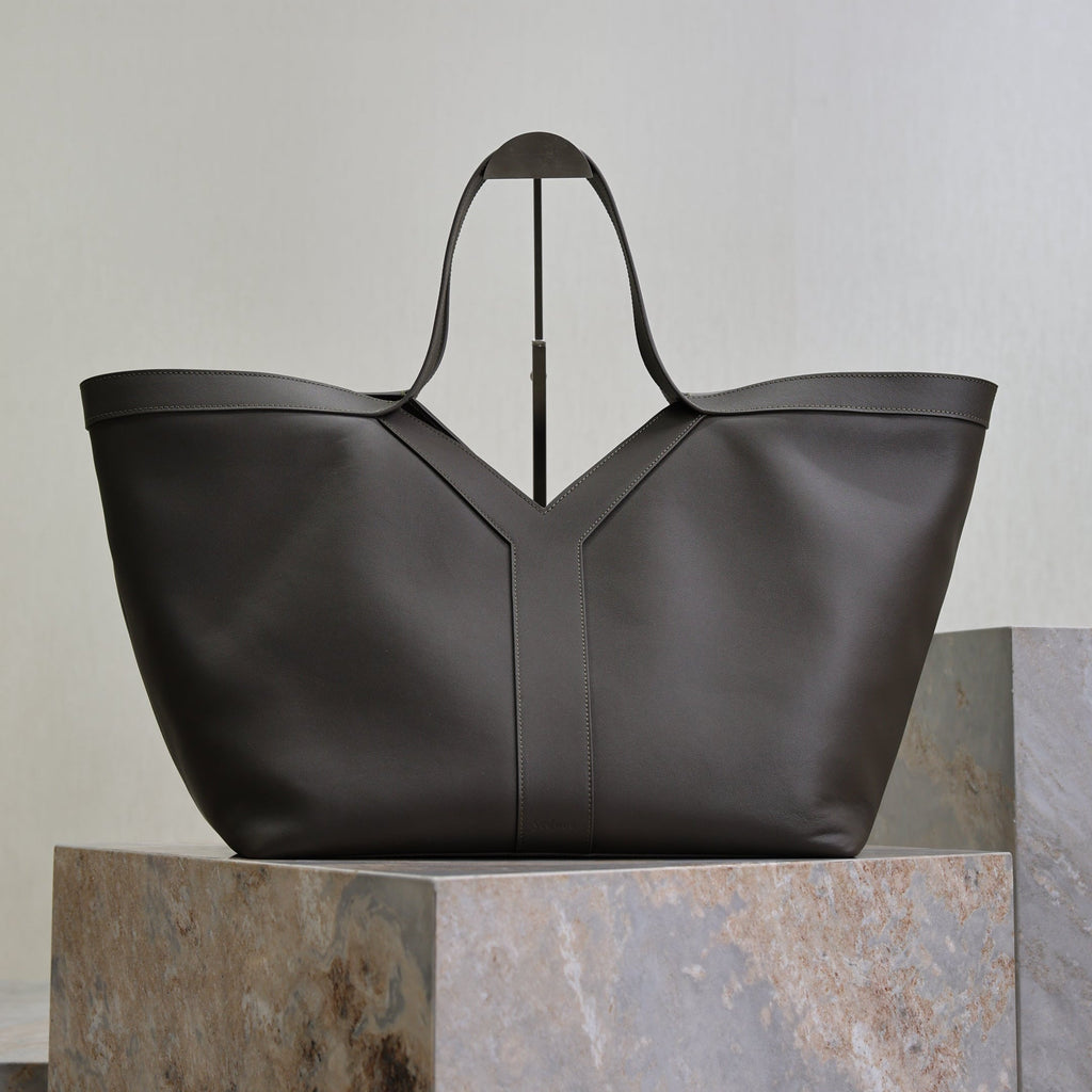 YSL 25S Y MAXI TOTE 50 IN MUTED CHARCOAL CALFSKIN GOLD HARDWRE