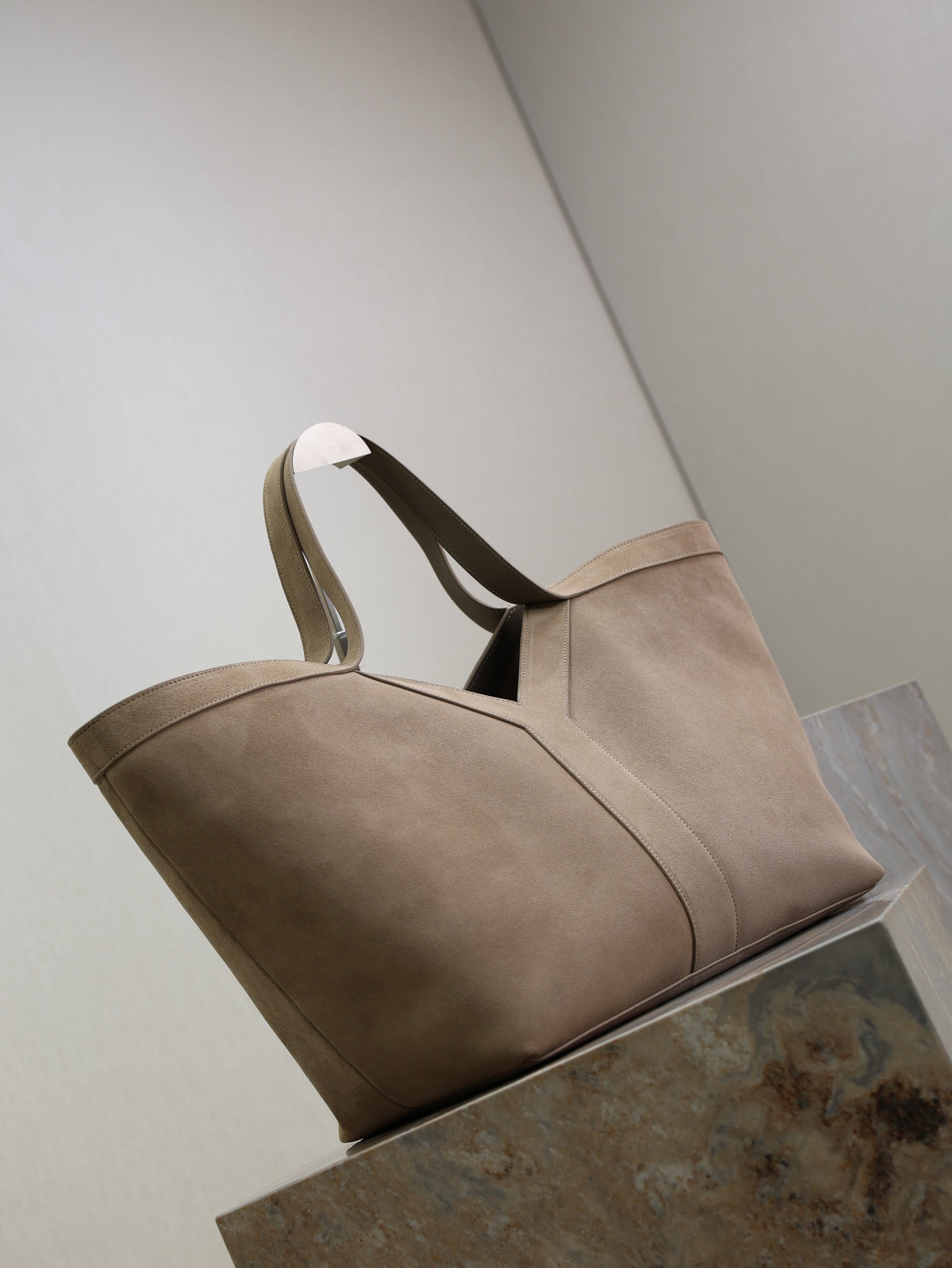 YSL 25S Y MAXI TOTE 50 IN DRY GRAIN SUEDE GOLD HARDWARE