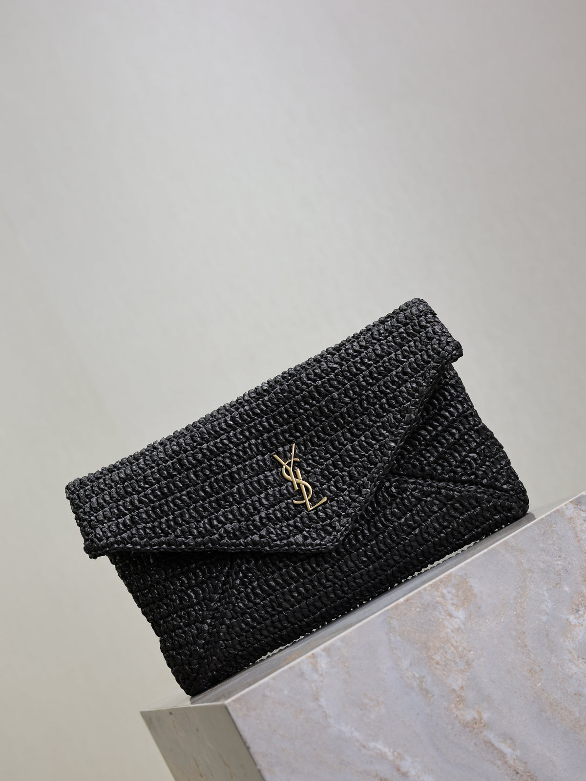 YSL 25S CASSANDRE LARGE ENVELOPE POUCH 29 IN BLACK RAFFIA GOLD HARDWRE