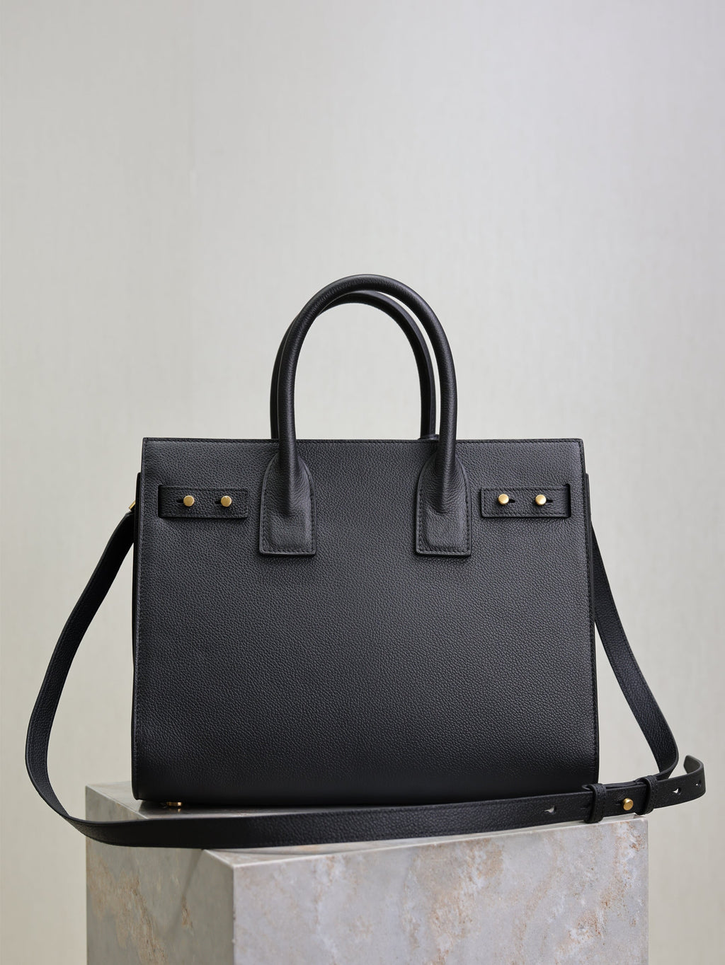 YSL 25S SAC DE JOUR GM 32 IN BLACK SUPPLE GRAINED CALFSKIN GOLD HARDWARE