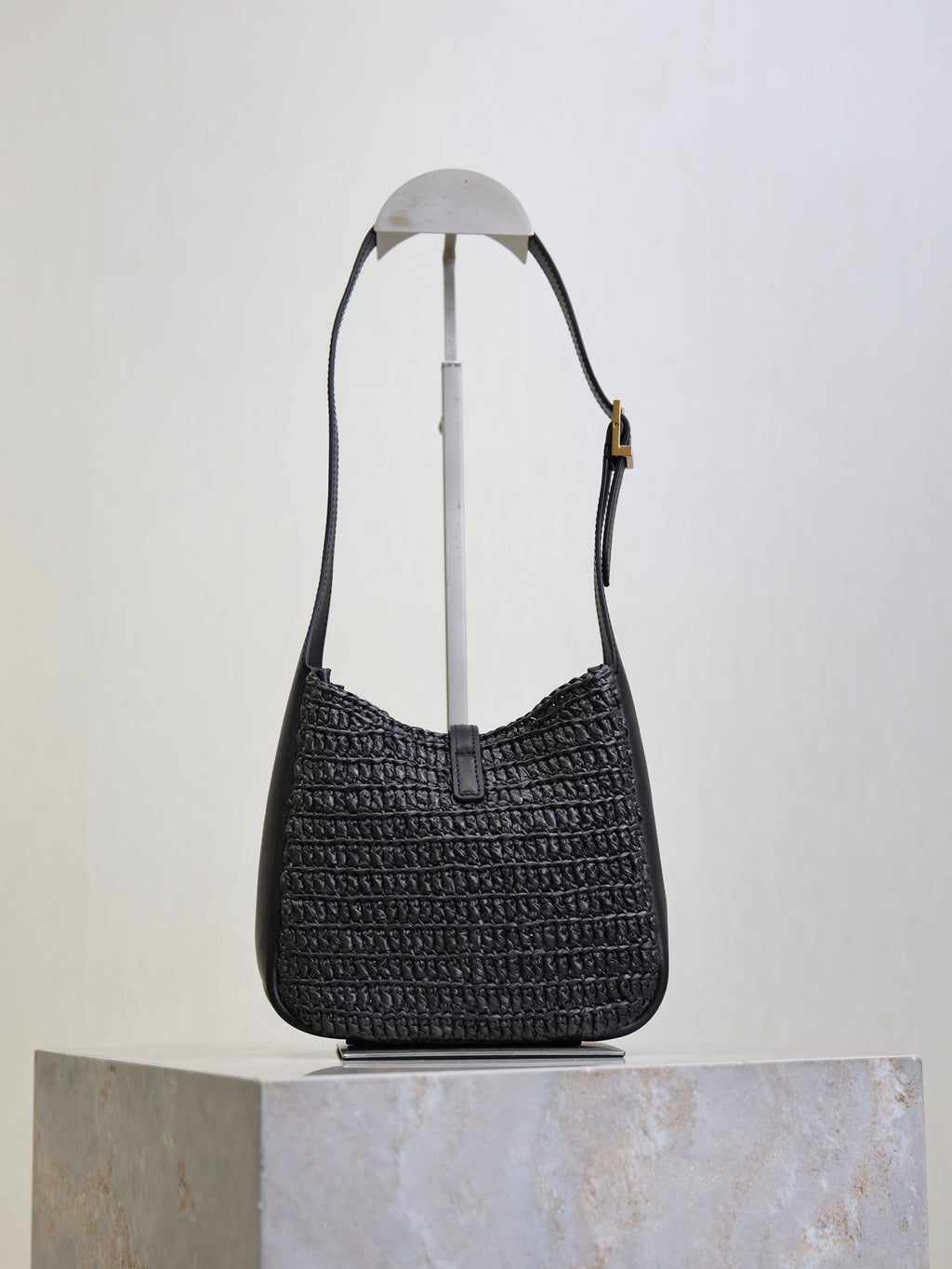 YSL 25S LE 5 À 7 SUPPLE SMALL 16 IN BLACK RAFFIA AND LEATHER GOLD HARDWARE