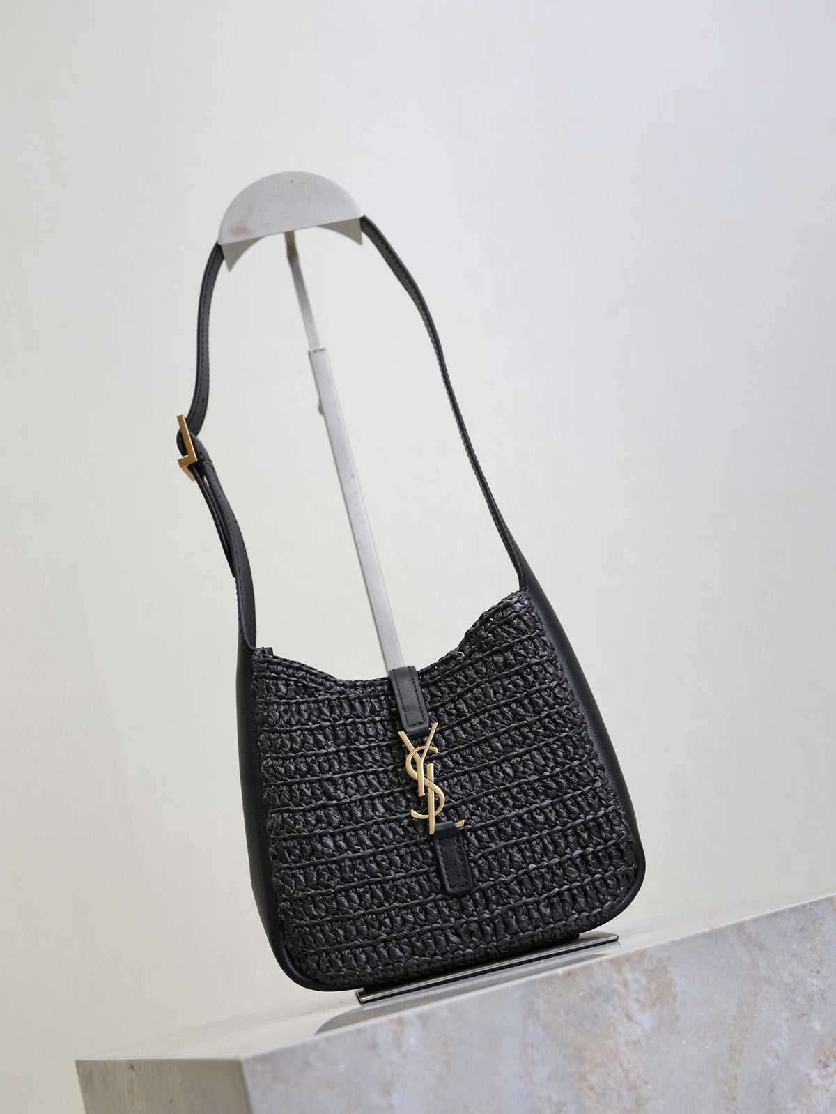YSL 25S LE 5 À 7 SUPPLE SMALL 16 IN BLACK RAFFIA AND LEATHER GOLD HARDWARE