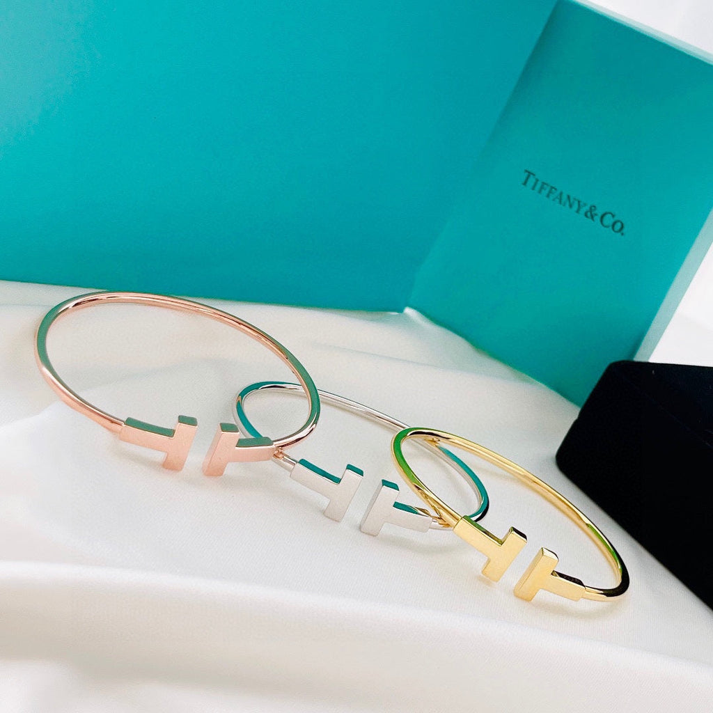 18K Tiffany Wire Bracelet