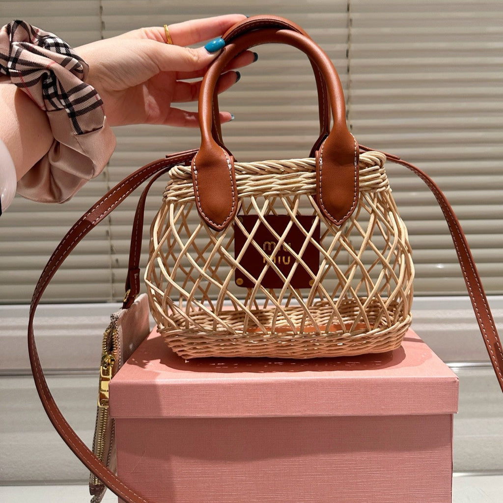 WOVEN HOLLOW BAG 18 IN BEIGE RATTAN AND BROWN CALFSKIN TRIM