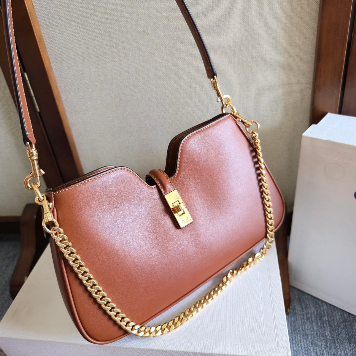 CELINE 25S SHOULDER CAMILLE 16 SOFT 27MM IN BROWN CALFSKIN GOLD HARDWARE
