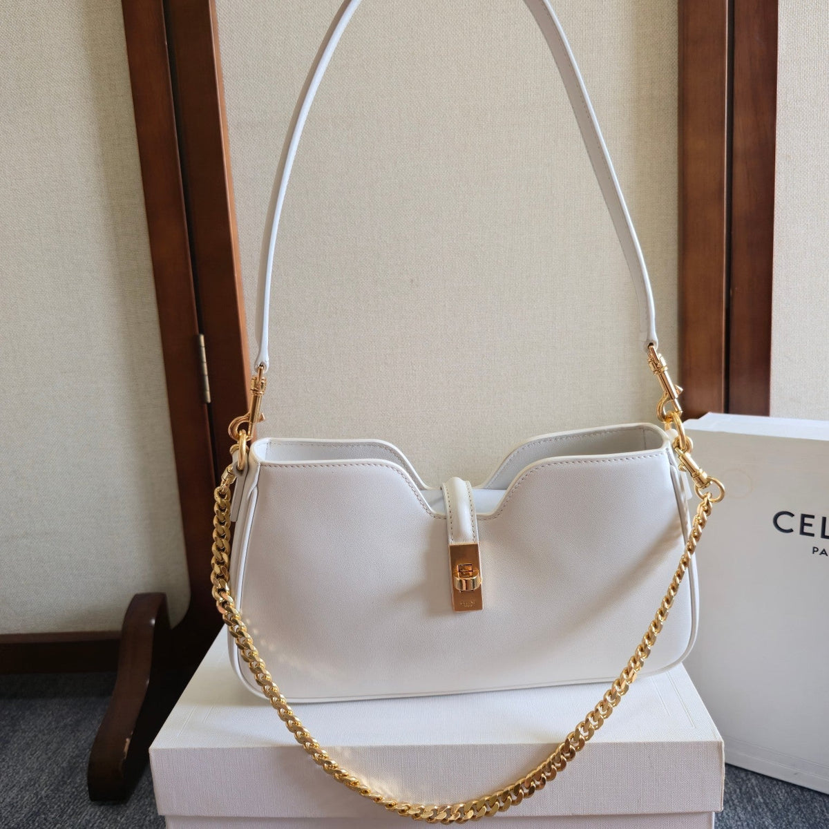 CELINE 25S SHOULDER CAMILLE 16 SOFT 27MM IN WHITE CALFSKIN GOLD HARDWARE