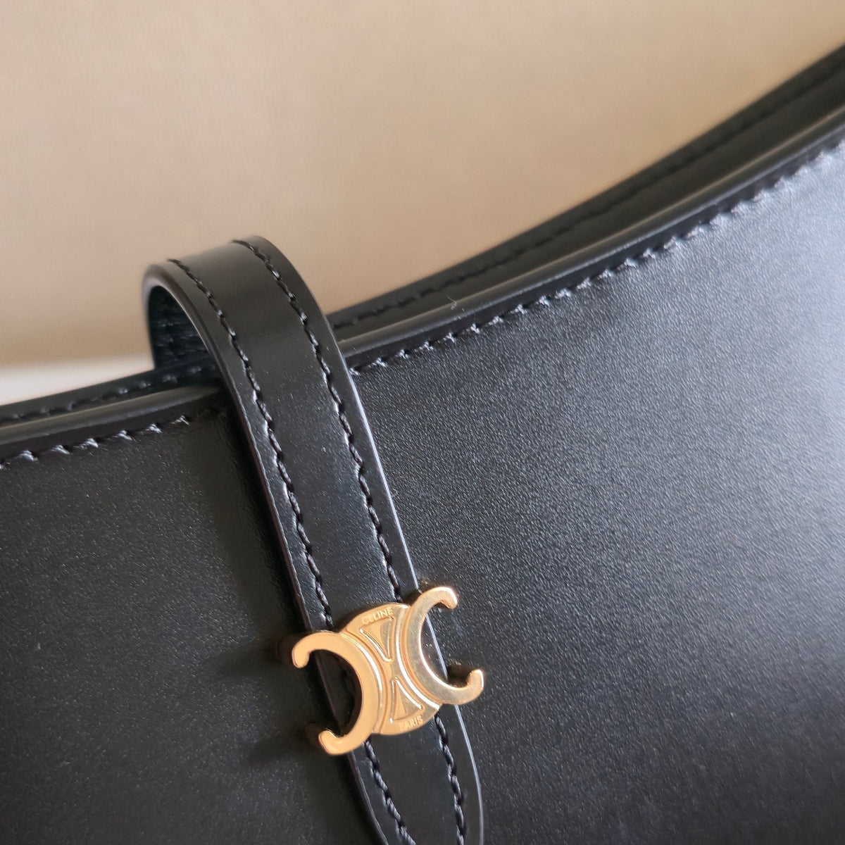 CELINE 25S TINA SHOULDER BAG 25MM IN BLACK CALFSKIN GOLD HARDWARE
