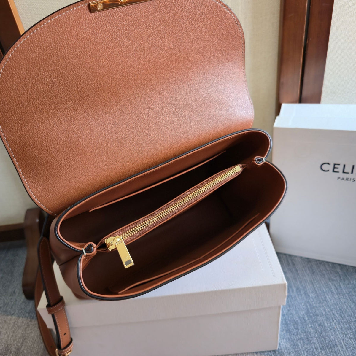 CELINE 25S MEDIUM NINO BAG 25MM IN TAN BROWN CALFSKIN GOLD HARDWARE