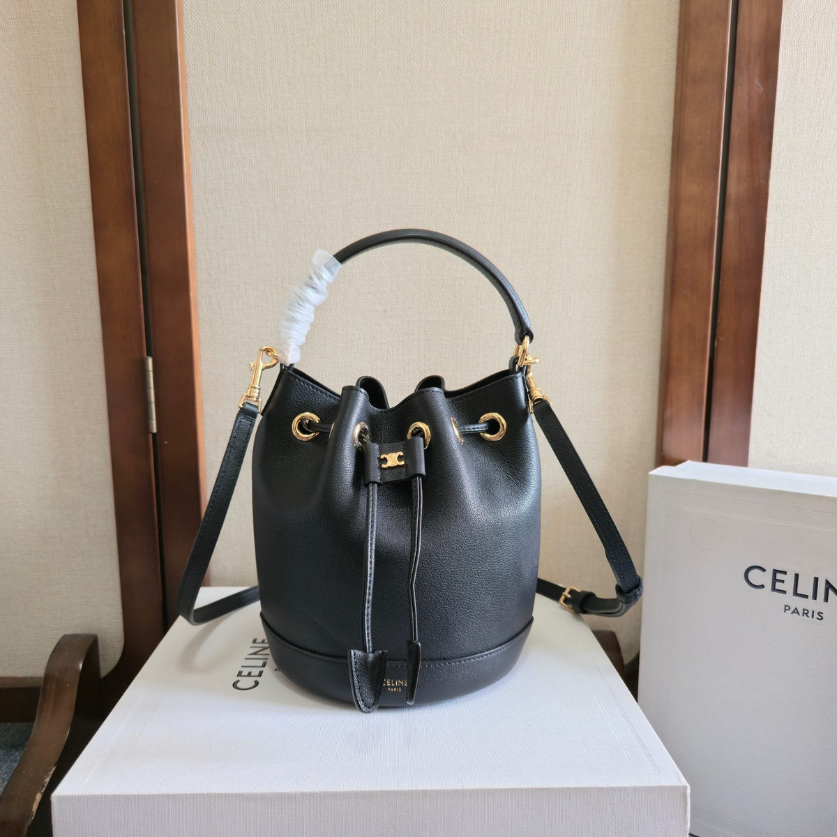 CELINE 25S CLARA BAG 19 IN BLACK CALFSKIN GOLD HARDWARE