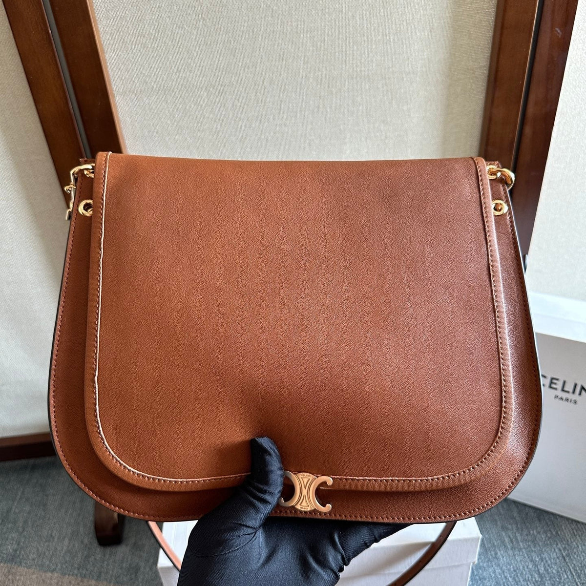 CELINE 25S BESACE SOFT TRIOMPHE 32MM IN BROWN SUPPLE SHINY LAMBSKIN