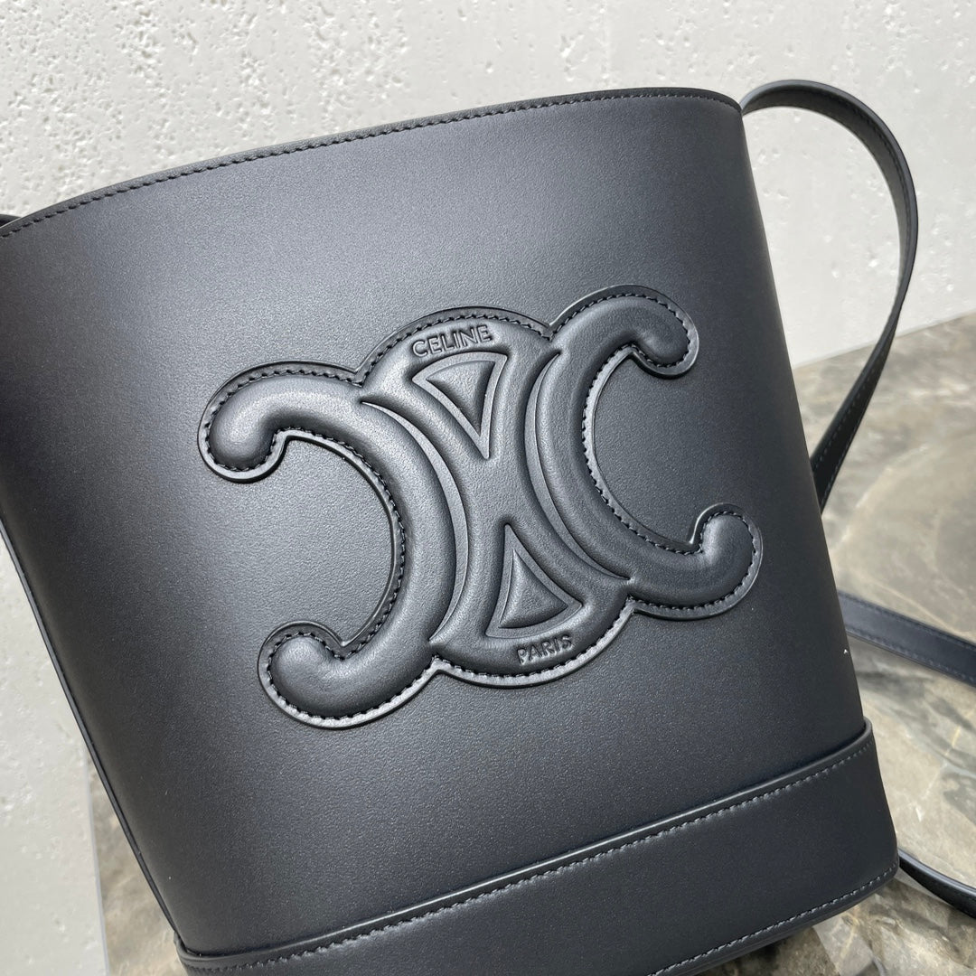CELINE 25S CUIR TRIOMPHE BAG 30 IN BLACK CALFSKIN